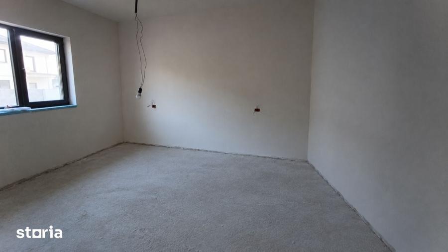 Casă cu 4 camere cu Teren 440 Mp în Șimnicu de Sus