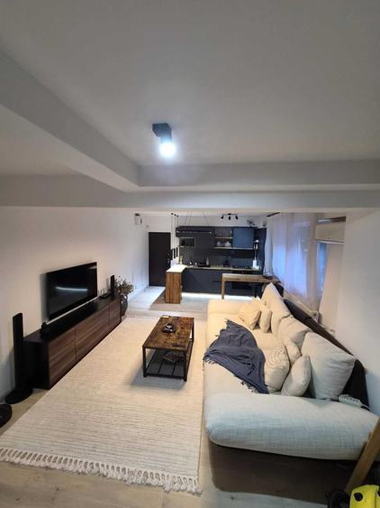Apartament cu 2 camere semidecomandat în 1 Decembrie 1918