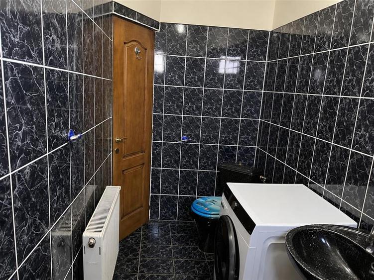 Apartament cu 3 camere semidecomandat în Cedonia