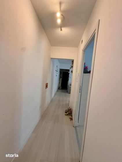 Apartament cu 3 camere decomandat în Craiovița Nouă