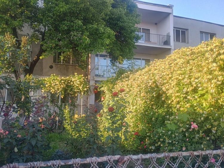 Apartament cu 2 camere semidecomandat în Strezeni