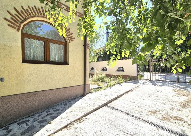 Casă cu 5 camere cu Teren 436 Mp în Central