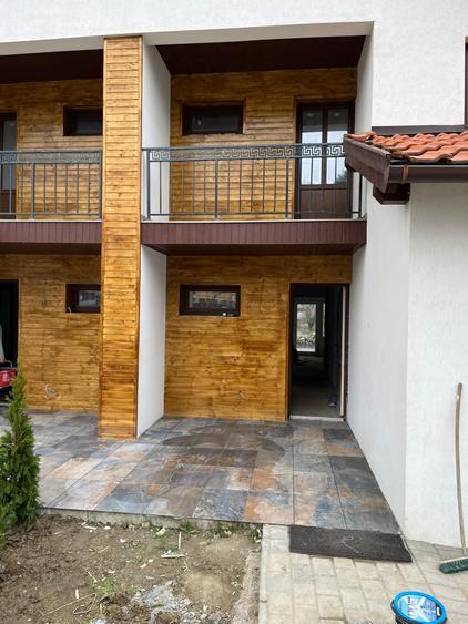 Duplex cu 5 camere cu Canalizare în Livezeni