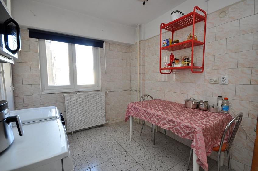 Apartament cu 3 camere decomandat în Militari