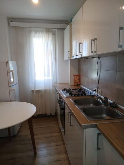Apartament cu 3 camere decomandat în Complex Studențesc