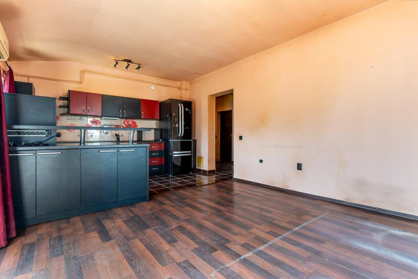 Apartament cu 2 camere semidecomandat, mobilat în Florești