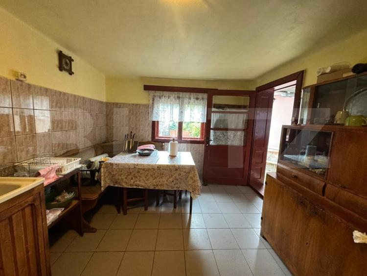 Casă individuală cu 6 camere cu Garaj în Hunedoara