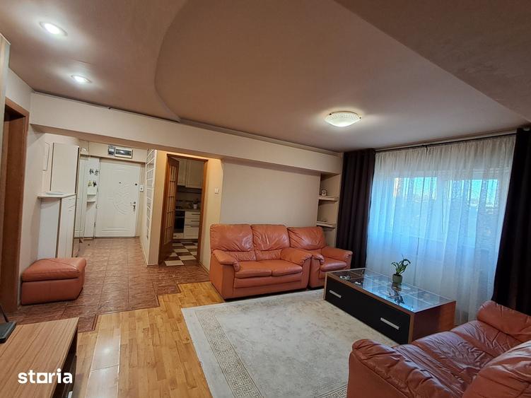 Apartament cu 4 camere în Republicii