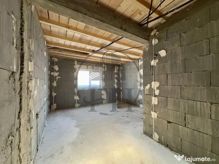 Casă cu 5 camere cu Teren 257 Mp în Valu lui Traian