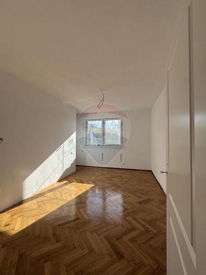 Casă cu 4 camere cu Teren 250 Mp în Vitrometan