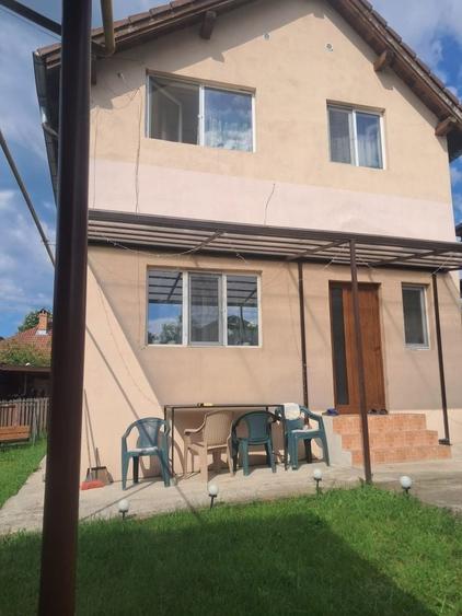 Casă cu 3 camere decomandat în Făcăi