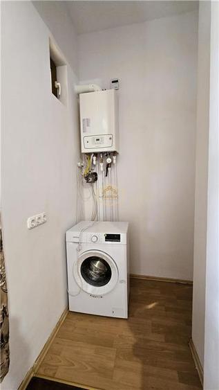 Casă individuală cu 5 camere cu Canalizare în Central