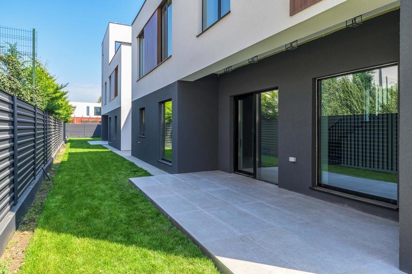 Duplex cu 6 camere cu Canalizare în Iancu Nicolae