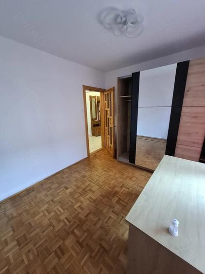 Apartament cu 3 camere semidecomandat în Govândari