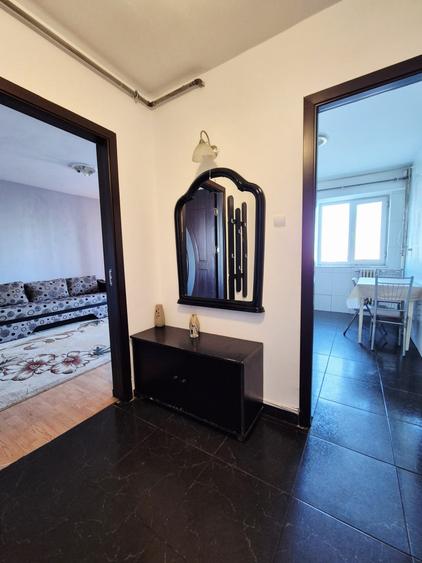 Apartament cu 2 camere decomandat, mobilat în Casa de Cultură