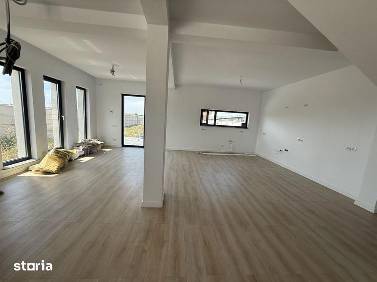 Casă cu 4 camere cu Teren 300 Mp în Tunari