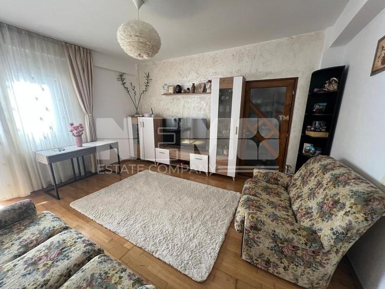 Apartament cu 4 camere decomandat, mobilat în Periferie