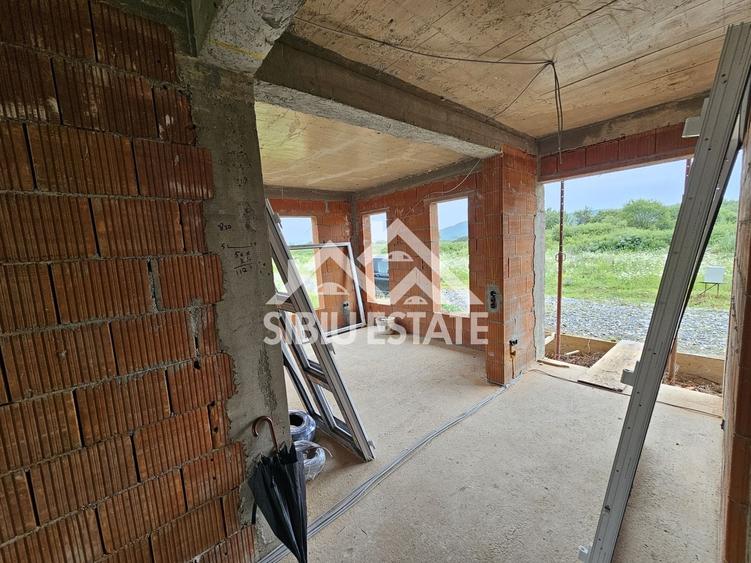 Duplex cu 5 camere cu Canalizare în Șelimbăr