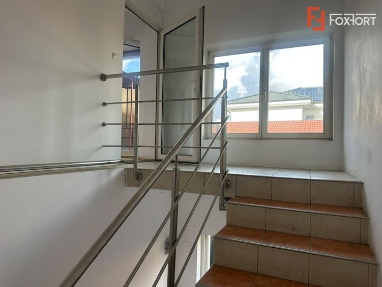 Casă individuală cu 8 camere cu Canalizare în Elisabetin
