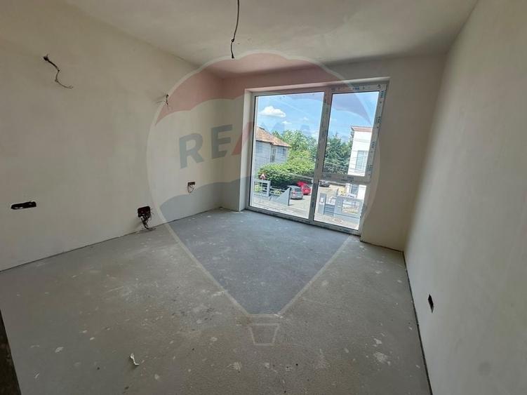 Duplex cu 5 camere cu Teren 278 Mp în Andrei Mureșanu
