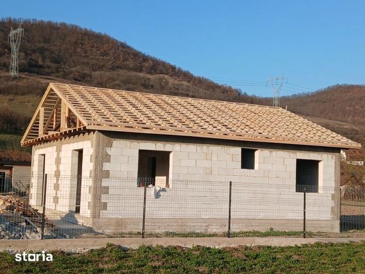 Casă cu 3 camere cu Teren 90 Mp în Hărău