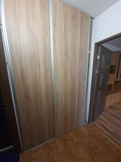 Apartament cu 3 camere semidecomandat, mobilat în Brazda lui Novac