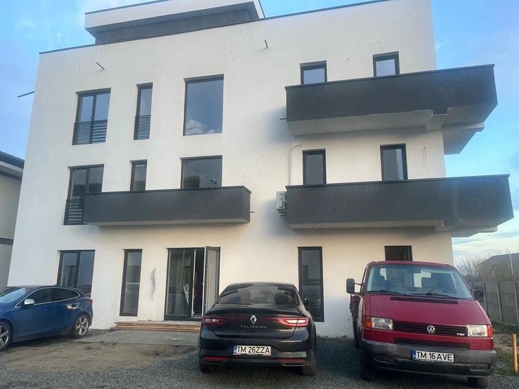 Apartament cu 3 camere decomandat în Ghiroda