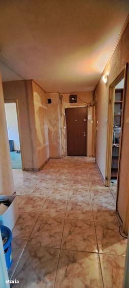 Apartament cu 4 camere decomandat în Ozana