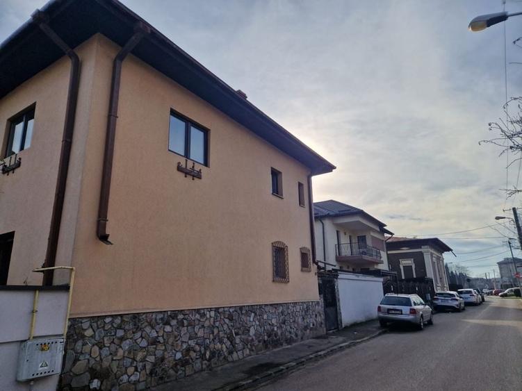 Casă cu 3 camere în Central
