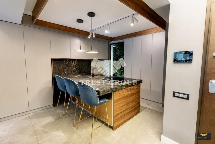 Apartament cu 4 camere semidecomandat, mobilat în Herăstrău