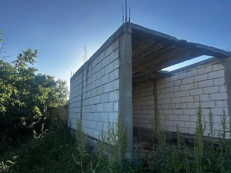 Casă cu 5 camere cu Teren 800 Mp în Negoiești