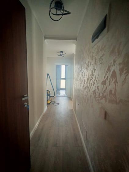Apartament cu 3 camere semidecomandat în Gruia