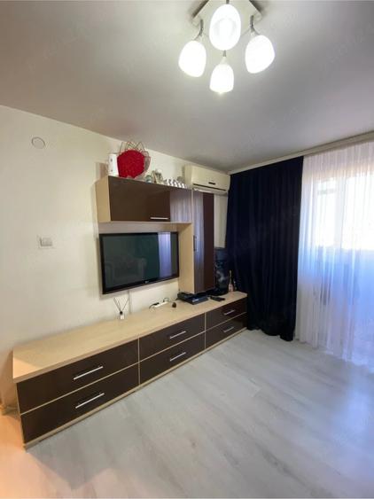 Apartament cu 2 camere decomandat în Titan