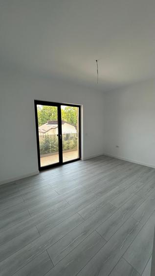 Apartament cu 3 camere semidecomandat în Găgeni