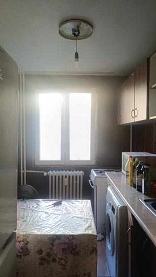 Apartament cu 3 camere semidecomandat în Bucur Obor