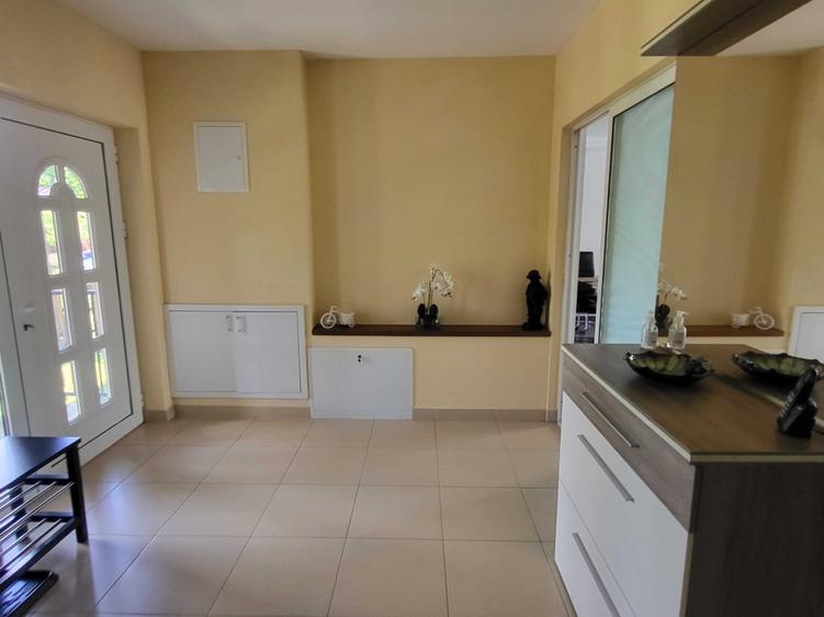 Casă cu 4 camere cu Teren 600 Mp în Central