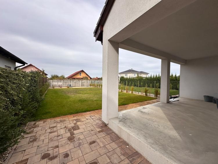Duplex cu 5 camere cu Canalizare în Moșnița Nouă
