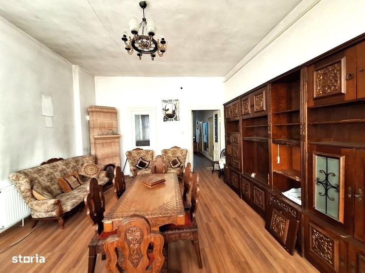Casă cu 4 camere în Central