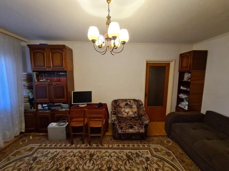 Apartament cu 2 camere semidecomandat în Gorjului