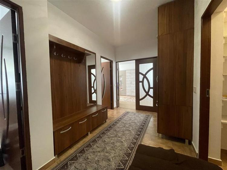 Apartament cu 3 camere decomandat în Iosia
