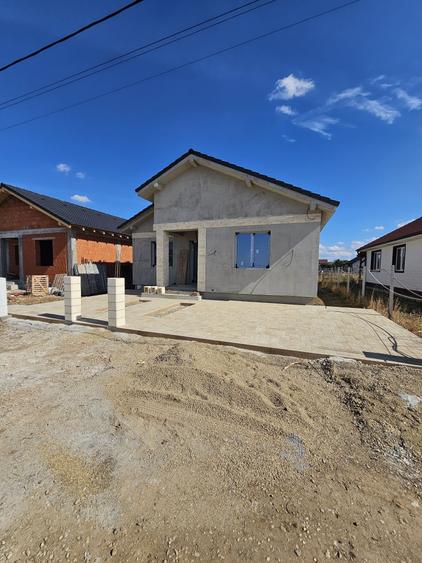 Casă cu 3 camere în Centura