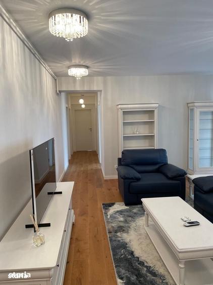 Apartament cu 4 camere decomandat în Băneasa