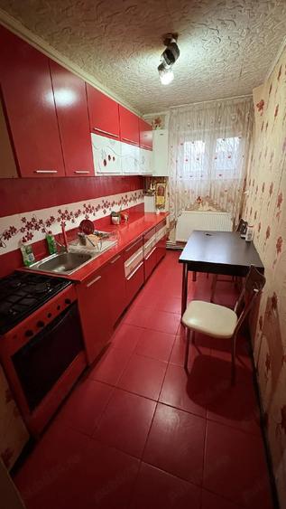Apartament cu 3 camere decomandat în Petros