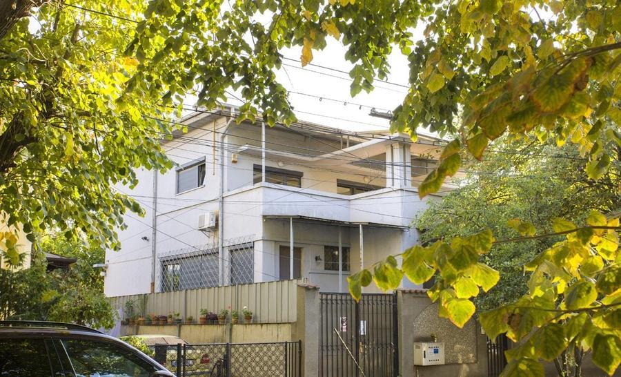 Casă individuală cu 5 camere cu Canalizare în Domenii