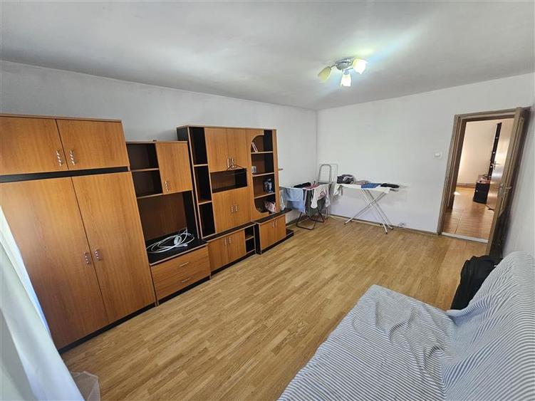 Apartament cu 2 camere decomandat, mobilat în Micro IV
