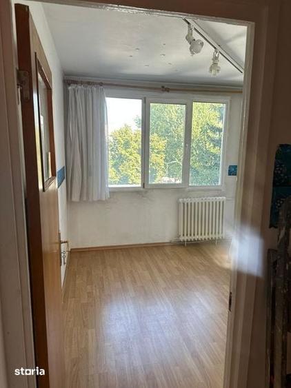 Apartament cu 3 camere semidecomandat în Giurgiului