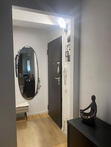 Apartament cu 3 camere semidecomandat în Băneasa