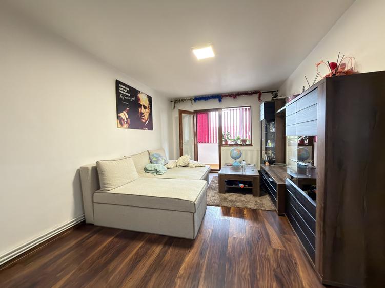 Apartament 3 camere, decomandat, 53 mp - zona Lipovei - 2