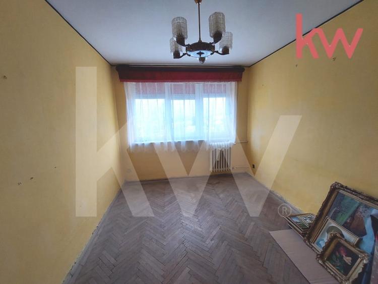 Apartament cu 3 camere decomandat în Sărari