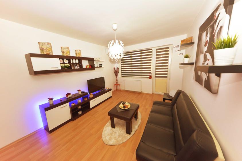 Apartament cu 3 camere decomandat în Ultracentral